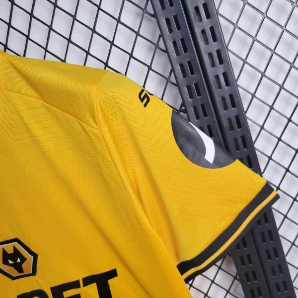 2024/2025 Wolverhampton Wanderers Home Football Shirt 1:1 Thai Quality