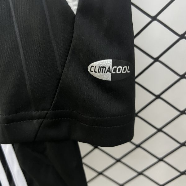 kids Real Madrid 06/07 away size: 16-28