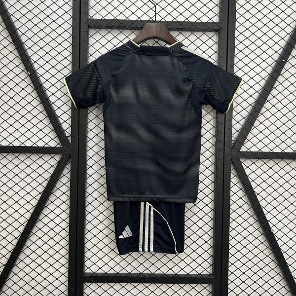 25/26 Kids Real Madrid Away Size: 16-28