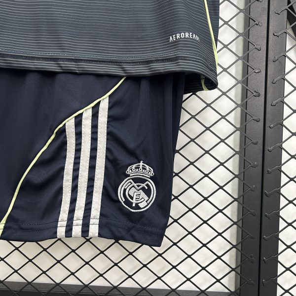 25/26 Kids Real Madrid Away Size: 16-28